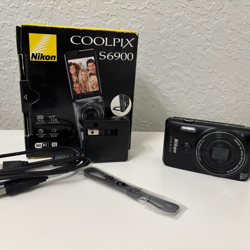 Nikon COOLPIX S6900 Black Digital Camera